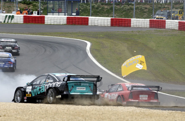 2002 DTM Championship
Nurburgring, Germany. 2th - 4th August 2002.
Michael Bartels (Opel Astra V8 Coupe) and Joachim Winkelhock run wide to avoid the collision between Jean Alesi and Alain Menu.
World Copyright: Andre Irlmeier/LAT Photographic
2002 DTM Championship
Nurburgring, Germany. 2th - 4th August 2002.
Michael Bartels (Opel Astra V8 Coupe) and Joachim Winkelhock run wide to avoid the collision between Jean Alesi and Alain Menu.
World Copyright: Andre Irlmeier/LAT Photographic