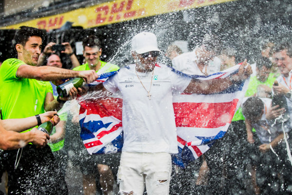 Autodromo Hermanos Rodriguez, Mexico City, Mexico.
Sunday 29 October 2017.
The mercedes team shower Lewis Hamilton, Mercedes AMG, newly crowned 4 times world champion, with Champagne.
World Copyright: Zak Mauger/LAT Images
ref: Digital Image _31I8171 Autodromo Hermanos Rodriguez, Mexico City, Mexico.
Sunday 29 October 2017.
The mercedes team shower Lewis Hamilton, Mercedes AMG, newly crowned 4 times world champion, with Champagne.
World Copyright: Zak Mauger/LAT Images
ref: Digital Image _31I8171