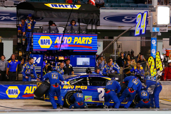 Monster Energy NASCAR Cup Series
Ford EcoBoost 400
Homestead-Miami Speedway, Homestead, FL USA
Sunday 19 November 2017
Chase Elliott, Hendrick Motorsports, NAPA Chevrolet SS pit stop
World Copyright: Russell LaBounty
LAT Images Monster Energy NASCAR Cup Series
Ford EcoBoost 400
Homestead-Miami Speedway, Homestead, FL USA
Sunday 19 November 2017
Chase Elliott, Hendrick Motorsports, NAPA Chevrolet SS pit stop
World Copyright: Russell LaBounty
LAT Images