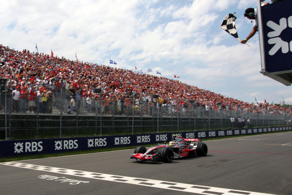 Race winner Lewis Hamilton (GBR) McLaren Mercedes MP4/22 takes the chequered flag.
Formula One World Championship, Rd 6, Canadian Grand Prix, Race, Montreal, Canada, Sunday 10 June 2007.
DIGITAL IMAGE
BEST IMAGE Race winner Lewis Hamilton (GBR) McLaren Mercedes MP4/22 takes the chequered flag.
Formula One World Championship, Rd 6, Canadian Grand Prix, Race, Montreal, Canada, Sunday 10 June 2007.
DIGITAL IMAGE
BEST IMAGE