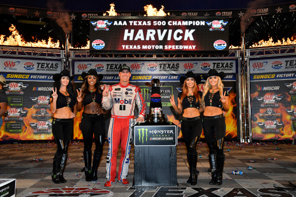 Monster Energy NASCAR Cup Series
AAA Texas 500
Texas Motor Speedway
Fort Worth, TX USA
Sunday 5 November 2017
Kevin Harvick, Stewart-Haas Racing Rodney, Mobil 1 Ford Fusion wins
World Copyright: Rusty Jarrett
LAT Images