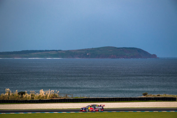 2017 Supercars Championship Round 3.
Phillip Island 500, Phillip Island, Victoria, Australia.
Friday 21st April to Sunday 23rd April 2017.
Jamie Whincup drives the #88 Red Bull Holden Racing Team Holden Commodore VF.
World Copyright: Daniel Kalisz/LAT Images
Ref: Digital Image 210417_VASCR3_DKIMG_1523.JPG 2017 Supercars Championship Round 3.
Phillip Island 500, Phillip Island, Victoria, Australia.
Friday 21st April to Sunday 23rd April 2017.
Jamie Whincup drives the #88 Red Bull Holden Racing Team Holden Commodore VF.
World Copyright: Daniel Kalisz/LAT Images
Ref: Digital Image 210417_VASCR3_DKIMG_1523.JPG