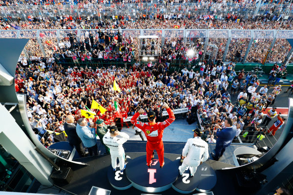 Albert Park, Melbourne, Australia.
Sunday 26 March 2017.
Sebastian Vettel, Ferrari, 1st Position, Lewis Hamilton, Mercedes AMG, 2nd Position, and Valtteri Bottas, Mercedes AMG, 3rd Position, celebrate on the podium.
World Copyright: Steven Tee/LAT Images
Ref: Digital Image _O3I3202