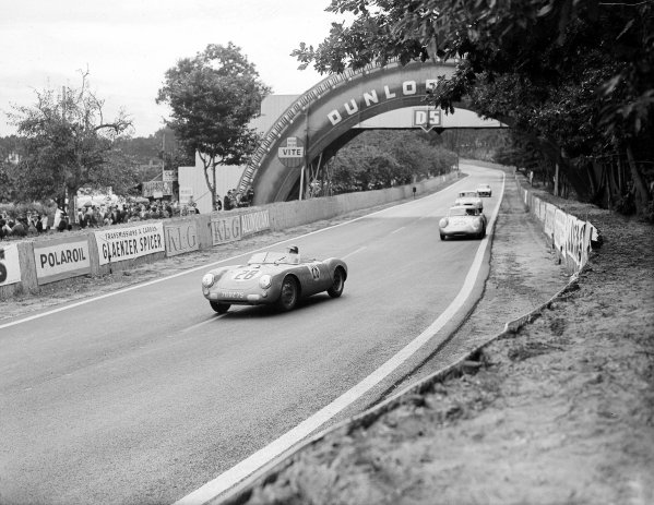 Le Mans, France. 28-29 July 1956.
Claude Storez/Helmuth Polensky (Porsche 550) leads Wolfgang von Trips/Richard von Frankenberg (Porsche RS550A). Von Trips/von Frankenberg finished in 5th position.
Ref-Motor 774/38.
World Copyright - LAT Photographic Le Mans, France. 28-29 July 1956.
Claude Storez/Helmuth Polensky (Porsche 550) leads Wolfgang von Trips/Richard von Frankenberg (Porsche RS550A). Von Trips/von Frankenberg finished in 5th position.
Ref-Motor 774/38.
World Copyright - LAT Photographic