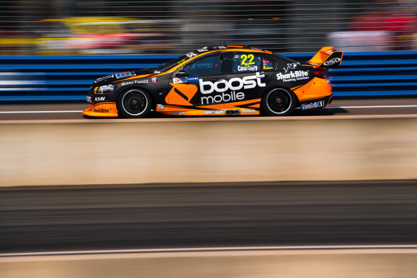 2017 Supercars Championship Round 6.
Darwin Triple Crown, Hidden Valley Raceway, Northern Territory, Australia.
Friday June 16th to Sunday June 18th 2017.
James Courtney drives the #22 Mobil 1 HSV Racing Holden Commodore VF.
World Copyright: Daniel Kalisz/LAT Images
Ref: Digital Image 160617_VASCR6_DKIMG_1038.JPG 2017 Supercars Championship Round 6.
Darwin Triple Crown, Hidden Valley Raceway, Northern Territory, Australia.
Friday June 16th to Sunday June 18th 2017.
James Courtney drives the #22 Mobil 1 HSV Racing Holden Commodore VF.
World Copyright: Daniel Kalisz/LAT Images
Ref: Digital Image 160617_VASCR6_DKIMG_1038.JPG