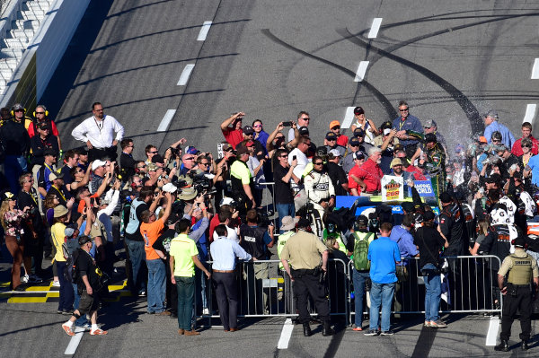 28-29 October, 2016, Martinsville, Virginia USA
Johnny Sauter celebrates after winning.
©2016, John Harrelson / LAT Photo USA 28-29 October, 2016, Martinsville, Virginia USA
Johnny Sauter celebrates after winning.
©2016, John Harrelson / LAT Photo USA