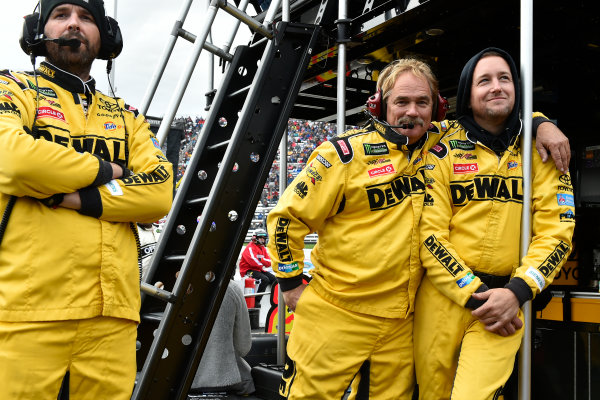 Monster Energy NASCAR Cup Series
First Data 500
Martinsville Speedway, Martinsville VA USA
Sunday 29 October 2017
Matt Kenseth, Joe Gibbs Racing, DEWALT Flexvolt Toyota Camry crew
World Copyright: Scott R LePage
LAT Images
ref: Digital Image lepage-171029-mart-8348 Monster Energy NASCAR Cup Series
First Data 500
Martinsville Speedway, Martinsville VA USA
Sunday 29 October 2017
Matt Kenseth, Joe Gibbs Racing, DEWALT Flexvolt Toyota Camry crew
World Copyright: Scott R LePage
LAT Images
ref: Digital Image lepage-171029-mart-8348