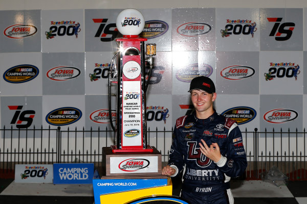 17-18 June, 2016, Newton, Iowa USA
William Byron celebrates in victory lane
?2016, Russell LaBounty
LAT Photo USA
17-18 June, 2016, Newton, Iowa USA
William Byron celebrates in victory lane
?2016, Russell LaBounty
LAT Photo USA