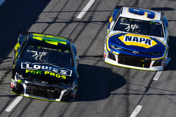 Jimmie Johnson, Hendrick Motorsports, Chevrolet Camaro Lowe's for Pros and Chase Elliott, Hendrick Motorsports, Chevrolet Camaro NAPA Auto Parts