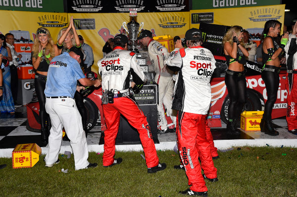 Monster Energy NASCAR Cup Series
Bojangles' Southern 500
Darlington Raceway, Darlington, SC USA
Sunday 3 September 2017
Denny Hamlin, Joe Gibbs Racing, Sport Clips Toyota Camry wins.
World Copyright: Rusty Jarrett
LAT Images Monster Energy NASCAR Cup Series
Bojangles' Southern 500
Darlington Raceway, Darlington, SC USA
Sunday 3 September 2017
Denny Hamlin, Joe Gibbs Racing, Sport Clips Toyota Camry wins.
World Copyright: Rusty Jarrett
LAT Images