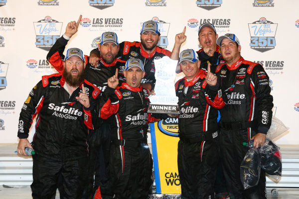 NASCAR Camping World Truck Series
Las Vegas 350
Las Vegas Motor Speedway, Las Vegas, NV USA
Saturday 30 September 2017
Ben Rhodes, Safelite Auto Glass Toyota Tundra celebrates
World Copyright: Barry Cantrell
LAT Images NASCAR Camping World Truck Series
Las Vegas 350
Las Vegas Motor Speedway, Las Vegas, NV USA
Saturday 30 September 2017
Ben Rhodes, Safelite Auto Glass Toyota Tundra celebrates
World Copyright: Barry Cantrell
LAT Images