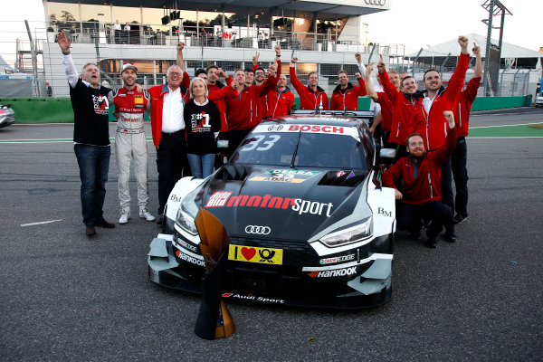 2017 DTM Round 9 
Hockenheimring, Germany 
Sunday 15 October 2017.
René Rast, Audi Sport Team Rosberg, Audi RS 5 DTM celebrate with the team 
World Copyright: Alexander Trienitz/LAT Images
ref: Digital Image 2017-DTM-HH2-AT1-1031