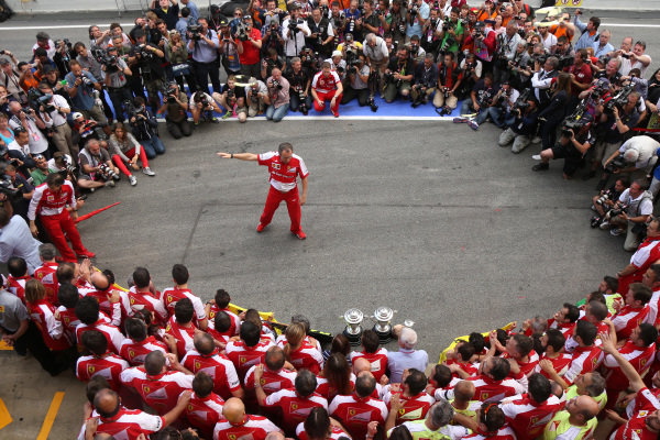 Race winner Fernando Alonso (ESP) Ferrari and the Ferrari team celebrate. Stefano Domenicali (ITA) Ferrari General Director in the middle.
Formula One World Championship, Rd5, Spanish Grand Prix, Race Day, Barcelona, Spain, Sunday 12 May 2013.
Race winner Fernando Alonso (ESP) Ferrari and the Ferrari team celebrate. Stefano Domenicali (ITA) Ferrari General Director in the middle.
Formula One World Championship, Rd5, Spanish Grand Prix, Race Day, Barcelona, Spain, Sunday 12 May 2013.