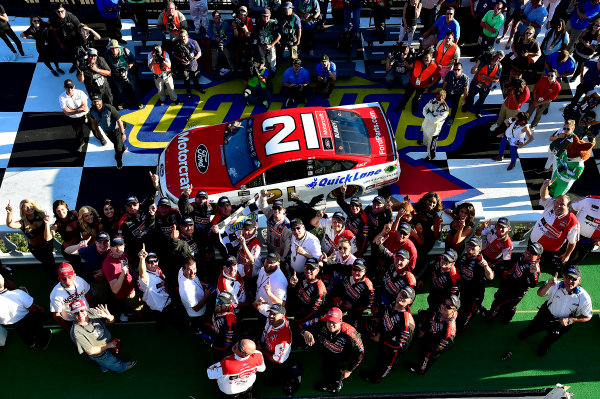 Monster Energy NASCAR Cup Series
AXALTA presents the Pocono 400
Pocono Raceway, Long Pond, PA USA
Sunday 11 June 2017
Ryan Blaney, Wood Brothers Racing, Motorcraft/Quick Lane Tire & Auto Center Ford Fusion wins.
World Copyright: Rusty Jarrett
LAT Images
ref: Digital Image 17POC1rj_3663 Monster Energy NASCAR Cup Series
AXALTA presents the Pocono 400
Pocono Raceway, Long Pond, PA USA
Sunday 11 June 2017
Ryan Blaney, Wood Brothers Racing, Motorcraft/Quick Lane Tire & Auto Center Ford Fusion wins.
World Copyright: Rusty Jarrett
LAT Images
ref: Digital Image 17POC1rj_3663