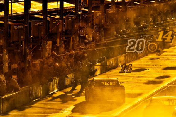 Monster Energy NASCAR Cup Series
Ford EcoBoost 400
Homestead-Miami Speedway, Homestead, FL USA
Sunday 19 November 2017
Matt Kenseth, Joe Gibbs Racing, DEWALT Hurricane Recovery Toyota Camry, pit stop
World Copyright: Michael L. Levitt
LAT Images Monster Energy NASCAR Cup Series
Ford EcoBoost 400
Homestead-Miami Speedway, Homestead, FL USA
Sunday 19 November 2017
Matt Kenseth, Joe Gibbs Racing, DEWALT Hurricane Recovery Toyota Camry, pit stop
World Copyright: Michael L. Levitt
LAT Images