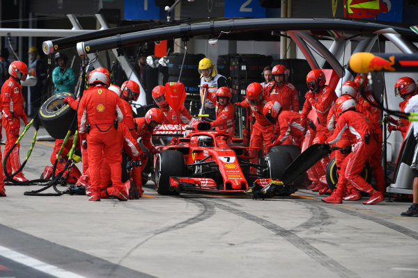 Kimi Raikkonen, Ferrari SF71H pit stop