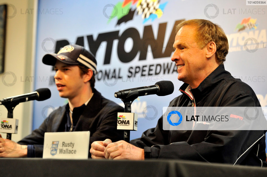 Testing Daytona Nascar Photo 9 10 January 2017 Daytona Beach Florida Usa Brad Keselowski And Rusty