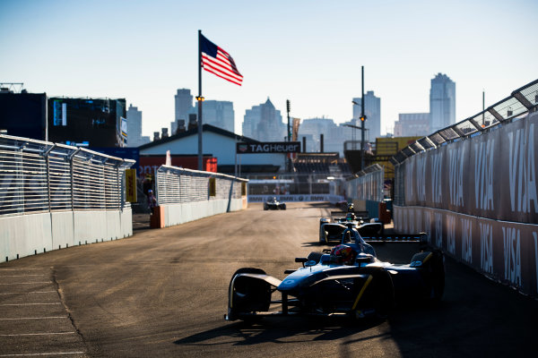 2016/2017 FIA Formula E Championship.
Round 10 - New York City ePrix, Brooklyn, New York, USA.
Sunday 16 July 2017.
Pierre Gasly (FRA), Renault e.Dams, Spark-Renault, Renault Z.E 16.
Photo: Sam Bloxham/LAT/Formula E
ref: Digital Image _J6I4171 2016/2017 FIA Formula E Championship.
Round 10 - New York City ePrix, Brooklyn, New York, USA.
Sunday 16 July 2017.
Pierre Gasly (FRA), Renault e.Dams, Spark-Renault, Renault Z.E 16.
Photo: Sam Bloxham/LAT/Formula E
ref: Digital Image _J6I4171
