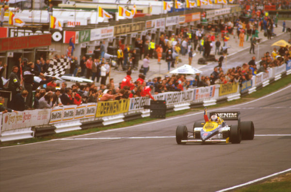 1985 European Grand Prix.
Brands Hatch, England.
4-6 October 1985.
Nigel Mansell (Williams FW10 Honda) punches the air after taking the chequered flag for his maiden Grand Prix victory.
Ref-85 EUR 07.
World Copyright - LAT Photographic 1985 European Grand Prix.
Brands Hatch, England.
4-6 October 1985.
Nigel Mansell (Williams FW10 Honda) punches the air after taking the chequered flag for his maiden Grand Prix victory.
Ref-85 EUR 07.
World Copyright - LAT Photographic