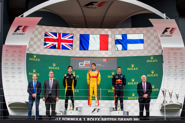 2017 GP3 Series Round 3.
Silverstone, Northamptonshire, UK.
Sunday 16 July 2017.
Jack Aitken (GBR, ART Grand Prix), Giuliano Alesi (FRA, Trident) and Niko Kari (FIN, Arden International).
Photo: Zak Mauger/GP3 Series Media Service.
ref: Digital Image _56I0182 2017 GP3 Series Round 3.
Silverstone, Northamptonshire, UK.
Sunday 16 July 2017.
Jack Aitken (GBR, ART Grand Prix), Giuliano Alesi (FRA, Trident) and Niko Kari (FIN, Arden International).
Photo: Zak Mauger/GP3 Series Media Service.
ref: Digital Image _56I0182