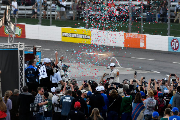 2017 Monster Energy NASCAR Cup Series
STP 500
Martinsville Speedway, Martinsville, VA USA
Sunday 2 April 2017
Brad Keselowski celebrates the win in victory lane
World Copyright: Scott R LePage/LAT Images
ref: Digital Image lepage-170402-mv-5777