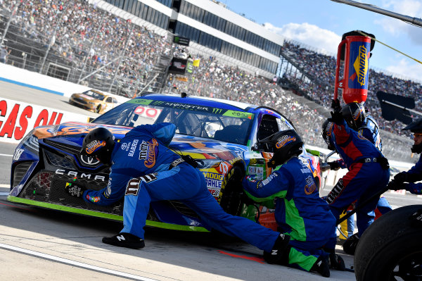 Monster Energy NASCAR Cup Series
Apache Warrior 400
Dover International Speedway, Dover, DE USA
Sunday 1 October 2017
Kyle Busch, Joe Gibbs Racing, M&M's Caramel Toyota Camry
World Copyright: Rusty Jarrett
LAT Images Monster Energy NASCAR Cup Series
Apache Warrior 400
Dover International Speedway, Dover, DE USA
Sunday 1 October 2017
Kyle Busch, Joe Gibbs Racing, M&M's Caramel Toyota Camry
World Copyright: Rusty Jarrett
LAT Images