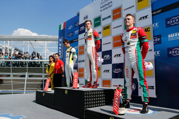 2017 FIA Formula 3 European Championship.
Round 2 - Monza, Italy.
Sunday 30 April 2017.
Podium: Race winner Callum Ilott, Prema Powerteam, Dallara F317 - Mercedes-Benz, second place Lando Norris, Carlin Dallara F317 - Volkswagen, third place Maximilian G?nther, Prema Powerteam Dallara F317 - Mercedes-Benz
World Copyright: James Gasperotti/LAT Images
ref: Digital Image _JG14797