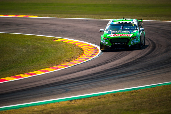 2017 Supercars Championship Round 6.
Darwin Triple Crown, Hidden Valley Raceway, Northern Territory, Australia.
Friday June 16th to Sunday June 18th 2017.
Mark Winterbottom drives the #5 The Bottle-O Racing Ford Falcon FGX.
World Copyright: Daniel Kalisz/LAT Images
Ref: Digital Image 160617_VASCR6_DKIMG_0255.JPG 2017 Supercars Championship Round 6.
Darwin Triple Crown, Hidden Valley Raceway, Northern Territory, Australia.
Friday June 16th to Sunday June 18th 2017.
Mark Winterbottom drives the #5 The Bottle-O Racing Ford Falcon FGX.
World Copyright: Daniel Kalisz/LAT Images
Ref: Digital Image 160617_VASCR6_DKIMG_0255.JPG