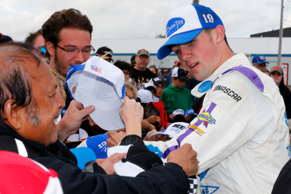 NASCAR Camping World Truck Series
Chevrolet Silverado 250
Canadian Tire Motorsport Park
Bowmanville, ON CAN
Sunday 3 September 2017
Austin Cindric, Draw-Tite\Reese Ford F150 celebrates in victory lane
World Copyright: Russell LaBounty
LAT Images