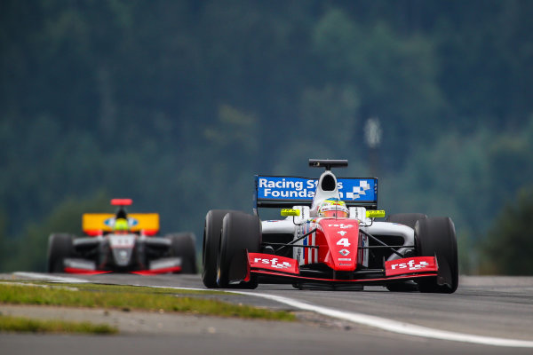 NURBURG (GER) Sept 11-13 2015 - World series by Renault 2015, round 7 at the Nurburgring. Oliver Rowland #4 Fortec, leads Tio Elinas #11 Strakka Racing. Action. © 2015 Diederik van der Laan  / Dutch Photo Agency / LAT Photographic. Action. © 2015 Diederik van der Laan  / Dutch Photo Agency / LAT Photographic